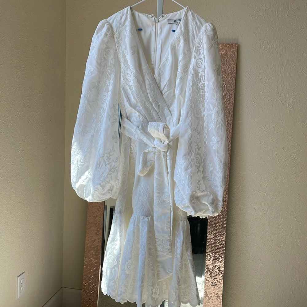 Badgley Mischka Collection stunning white floral lace wrap balloon sleeve dress - Picture 1 of 11